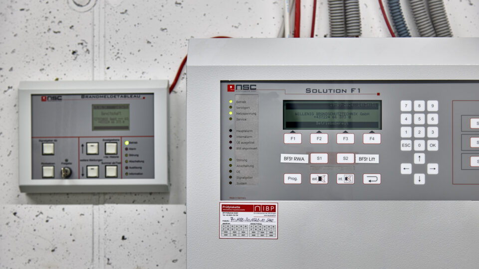 Brandmeldetechnik: Produktfotografie BMA Technikraum