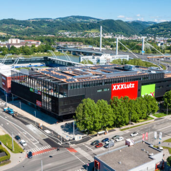 Luftaufnahme der neuen XXXL-Filiale an der Linzer Donaulände