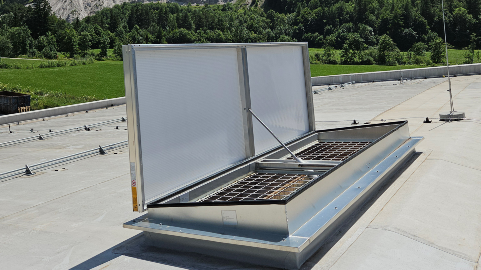 Dachöffnung einer RWA-Anlage in Oberösterreich